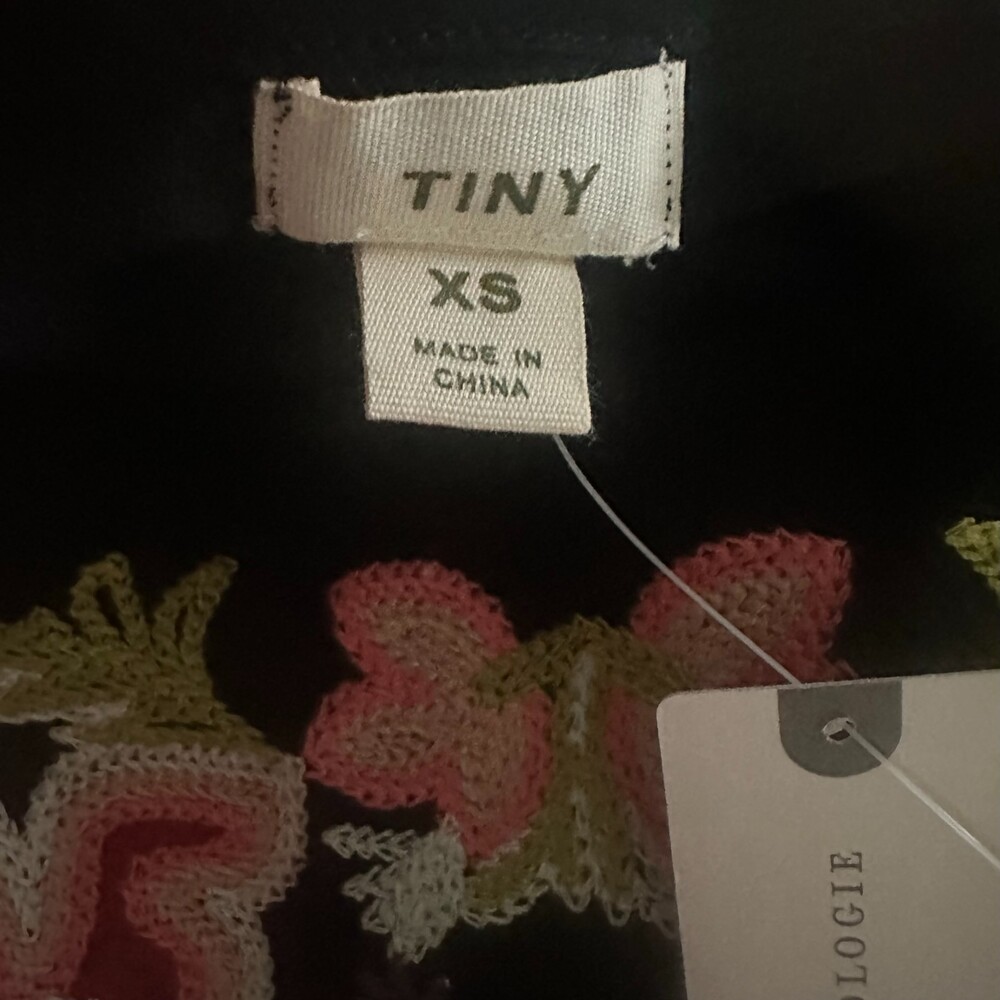 Anthropologie Tiny Embroidered Floral Tee Blouse Black XS NWT - Picture 9 of 9